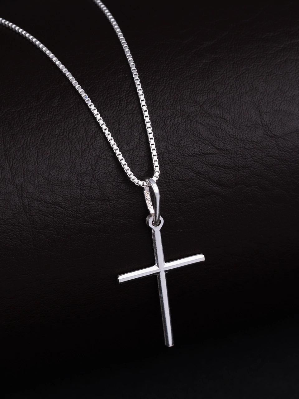 Venetian chain with cross pendant.